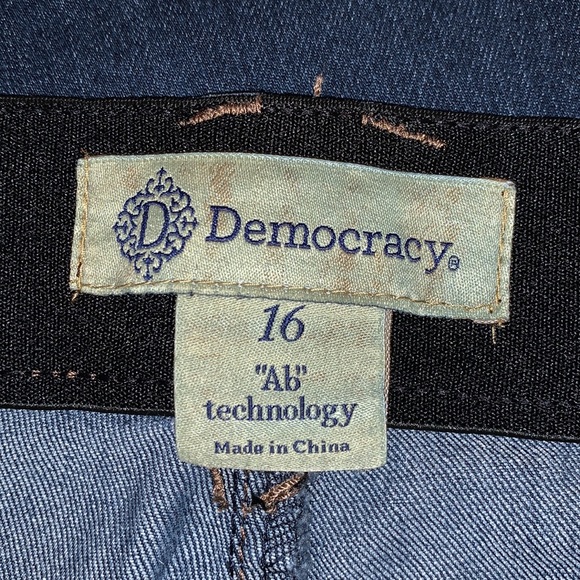 Democracy Jeans - Picture 3 of 7